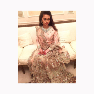 Lehenga แฟชั่นใหม่สําหรับเจ้าสาว, การออกแบบ, งานเย็บปักถักร้อยและงานเพชรเต็มรูปแบบใน Lehenga ผู้ส่งออกปากีสถาน - Product Image 4