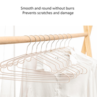 Cintre à vêtements simple et sans couture pour la maison, en métal, pour adulte, 40 g, antidérapant, avec rainure, cintre en plastique trempé