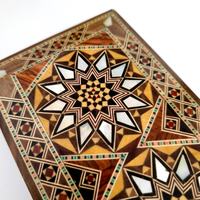 Boîte à bijoux artisanale en bois avec incrustation de nacre, motif floral gravé, design moderne et luxueux, personnalisable, pour rangement et organisation