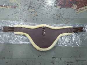 Sangle de selle cheval en cuir avec peau de mouton originale - Product Image 2