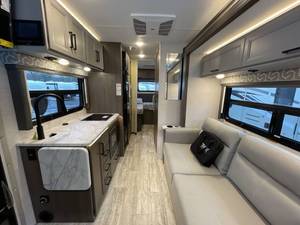 รถบ้านมอเตอร์โฮม MINT CLASS A 2025 Thorz FREEDOM TRAVELER A24 สำหรับการตั้งแคมป์และการเดินทางแบบออฟโรด - Product Image 5