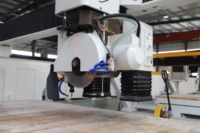 Scie à pont CNC 5 axes professionnelle pour la découpe de granit et de marbre pour la fabrication de pierres