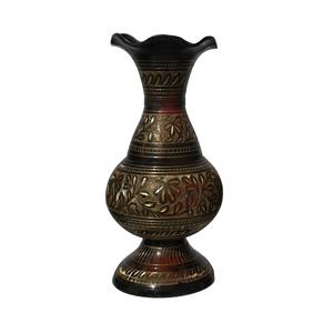 Vase à fleurs en laiton gravé en or avec peinture noire finie pour la décoration intérieure Vase à fleurs décoratif de table de haute qualité - Product Image 4