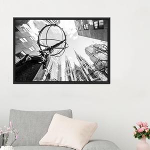 Décoration artistique contemporaine : Statue d'Atlas imprimée sur toile, NY, 1P : encadré noir - Product Image 1