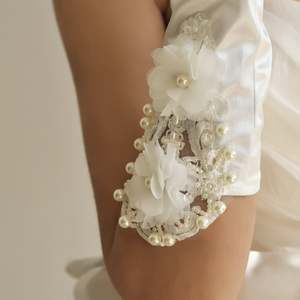 Gants de mariée Bridella MM09 en dentelle rouge perlée et satinée, doux et flexibles, pour mariages, bals et événements formels - Product Image 5