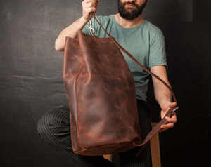 Vente en gros Sac à dos en cuir véritable de style vintage de grande capacité pour ordinateur portable Fait à la main avec fermeture à glissière pour hommes Femmes Voyage - Product Image 4