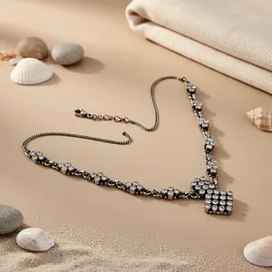 Collier en cristal argenté oxydé pour femmes, bijou élégant pour les occasions spéciales - Product Image 3