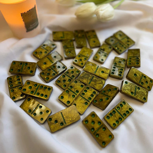 ชิ้นเกมโดมิโนที่ติดเชื้อผสมผสานความสนุกและสไตล์เข้ามาในห้องเกมหรือห้องนั่งเล่นของคุณ - Product Image 1