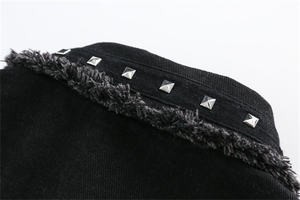 Veste en jean surdimensionnée et lourde personnalisée pour hommes, style streetwear noir vintage avec plusieurs rivets et bord brut pour l'hiver - Product Image 2