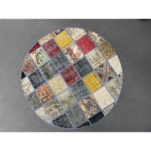 พรมวินเทจตุรกี ทรงกลม ขนาด 4x3.9 ฟุต (122x120 ซม.) พรมขนสัตว์สีแดงลายปะติด - Product Image 2