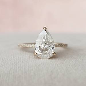 Bague de fiançailles Moissanite allongée en forme de poire de 3 carats Bague solitaire en forme de larme classique en or blanc Bijoux pour future mariée - Product Image 1