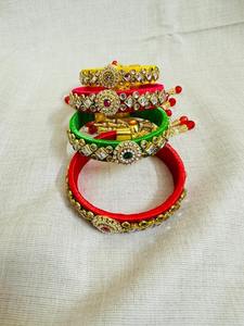 Achetez des cadeaux uniques et économiques pour la cérémonie du haldi, des bracelets en fil pour les invités, des cadeaux de mariage indiens, des cadeaux de haldi mehndi - Product Image 3