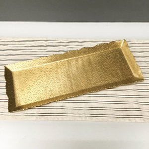 Bandeja de servicio decorativa de oro de aluminio rectangular de diseño martillado de lujo para hoteles domésticos, restaurantes y bodas - Product Image 2