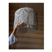 Luminaire suspendu en macramé bohème chic avec canopy tissé de manière complexe, 100% coton durable, moderne et élégant pour la décoration d'anniversaire