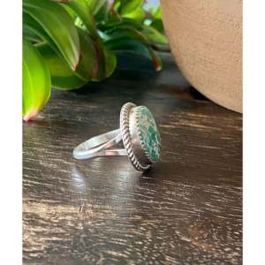 Anillo de Plata de Ley con Turquesa de la Montaña Sonora de Reda Galvan, Corte Ovalado, Diamantes Engastados en Bisel, Oro Rosa, Romántico, Talla 7.75, Regalo Perfecto - Product Image 3
