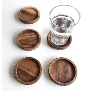 Ensemble de sous-verres en bois artisanal de qualité supérieure - Style classique, écologique, tailles et couleurs personnalisables pour une décoration de table de luxe - Product Image 2
