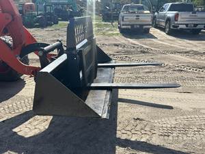 Pala cargadora de ruedas Kubota R530 2017: cargadora compacta con radio de giro ajustado y rendimiento comprobado de Kubota Diesel - Product Image 5