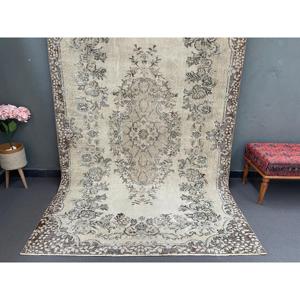 Tapis turc vintage écologique 5,6x8,9 pi (172x270 cm) en laine verte patchwork avec envers en latex - Product Image 1