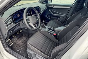 VOLKSWAGEN JETTA SPORT 2023 d'occasion, conduite à gauche/droite - Product Image 3