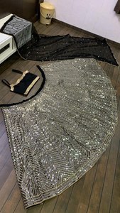 Conjunto de Lehenga Choli con Dupatta en tela de georgette sintética de color negro, sin mangas, con diseño de lentejuelas, elegante, para fiesta o evento. - Product Image 5