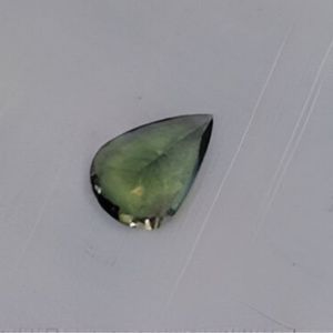 Turmalina verde natural al por mayor, 12x8x4mm, corte de pera, piedras preciosas sueltas para diseñadores de joyería al mejor precio al por mayor - Product Image 1