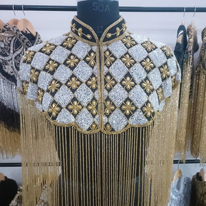 Robe de soirée élégante Cape perlée Luxueuse mousseline de soie et tissu tricoté avec logo élégant sur le dos pour les tenues formelles de club - Product Image 1