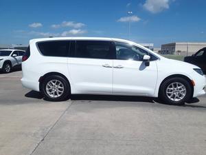 Chrysler Voyager LX Fleet 2023 Usada en Buen Estado, Minivan de 4 Puertas - Product Image 6