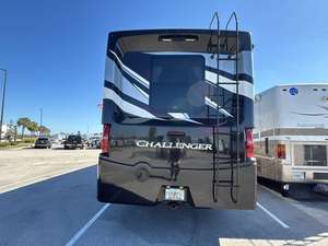 Autocaravana Usada T-h-o-r C-h-a-l-l-e-n-g-e-r 35MQ 2021, Ajustable, Tipo Cruiser, Euro 6, para 4-6 Personas, Una Habitación, Refrigerador - Product Image 2
