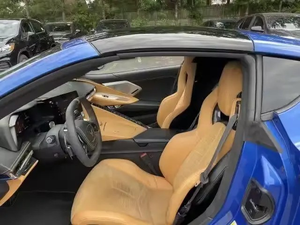 Corvette Stingray 2024 d'occasion, coupé 2 portes, conduite à gauche, sièges en cuir, caméra arrière, 3LT, boîte automatique intelligente, en bon état - Product Image 4