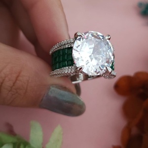 Bague de créateur tendance de meilleure qualité avec finition argentée pour la fonction et la collection de vêtements de mariage pour femmes - Product Image 6
