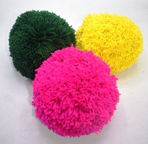 Combinación verde y amarilla con material acrílico, pompón para el hogar y decoración de prendas, hecho por refractex India - Product Image 4