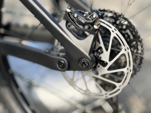 Bicicletta Elettrica da Uomo - Bici Elettrica Professionale con Componenti Premium e Sistema di Guida Morbida per la Città - Product Image 3