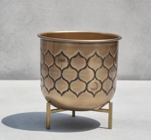 Jardinière de sol moderne en relief avec support, décoration de jardin intérieure et extérieure faite à la main, finition enduite de poudre - Product Image 1