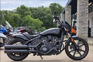 Motocicleta Indian Cruiser Scout Rogue Black Smoke en Venta - Product Image 2