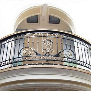 Clôture de balcon en fer unique avec des motifs complexes, enduit de poudre pour une protection supplémentaire, fabriqué sur commande avec une production rapide - Product Image 2