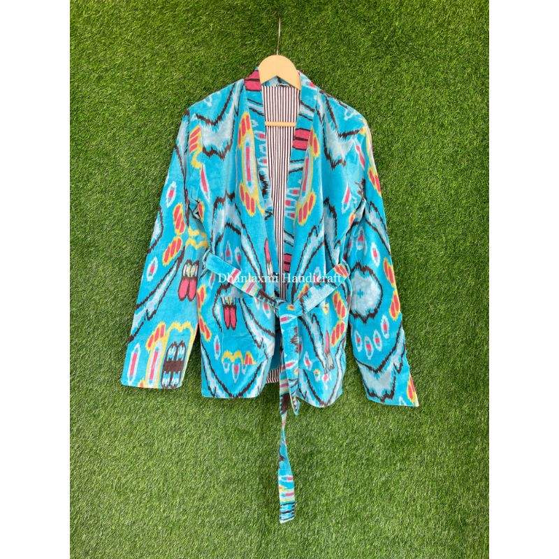 มีสีเขียวขุ่น