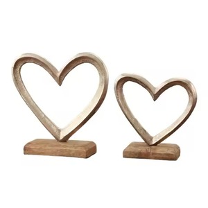 Escultura Metálica Única en Forma de Corazón con Base de Madera, Decoración de Mesa Moderna, Artística y de Lujo, Pieza Destacada - Product Image 1