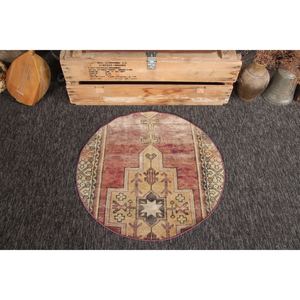 Alfombra turca, alfombra vintage de 2.6x2.6 pies, geométrica morada y verde con elementos florales. - Product Image 1