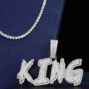 จี้เพชรโมอิสซาไนต์ทรงคิงแบบสั่งทำพิเศษจาก Sarva Jewels ชุบทอง 14K 18K เงินแท้ 925 สำหรับผู้ชาย ได้รับการรับรองจาก IGI เหมาะสำหรับงานปาร์ตี้สไตล์ฮิปฮอป - Product Image 1