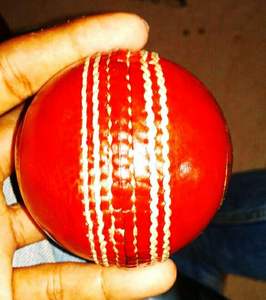 Ensemble de 4 balles de cricket en cuir Kookaburra de qualité supérieure, balles de test officielles avec logo personnalisé - Product Image 1