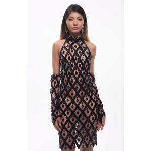 Vestido Mini Parry con Adornos de Diamantes, Cuello Alto, Estilo Bandage, para Fiesta, con Cuentas Vintage, Corte Ajustado, Color Negro - Product Image 1