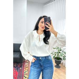 Blusa Elegante de Viscosa con Cuello de Lazo para Mujer, Marca Lustrin, Corte Holgado, Manga Larga, Color Blanco, para Oficina y Uso Casual - Product Image 1