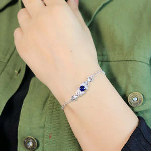 Pulsera y Brazalete de Diamantes Zarkan, Detalles Azules Vibrantes, Plata, Accesorio Elegante y con Estilo - Product Image 2