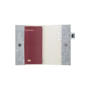 Étui de passeport CreaFelt Eco Gadgets pour coffrets cadeaux culturels et touristiques - Product Image 3