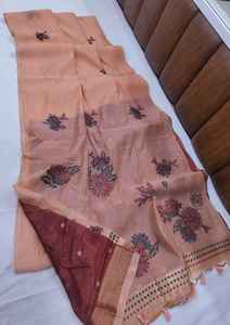 Sari de cuerpo entero con motivos florales étnicos de algodón de primera calidad con borlas elegantes y blusa de contraste lista para fiestas - Product Image 5