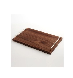 ถาดไม้คุณภาพดีที่สุด ด้ามจับโลหะ ดีไซน์หรูหรา ถาดเสิร์ฟอาหารรอมฎันจากผู้ผลิตและผู้ส่งออก - Product Image 1