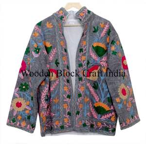 Chaqueta Acolchada de Invierno para Mujer, Hecha a Mano, de Alta Calidad, con Bordado Suzani, Tejido de Algodón, Diseño Estilo Bata - Product Image 6