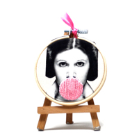 Cuadro bordado artesanal moderno de arte pop para colgar en la pared, 10 cm, bambú, algodón orgánico, diseño 3D de chicle, Princesa Leila