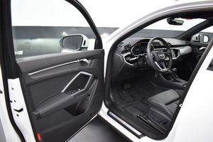 Audi Q3 quattro Premium S Line 45 TFSI 2025 - Product Image 4