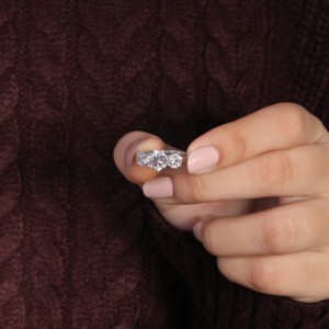 แหวนเพชรธรรมชาติสำหรับผู้หญิง ดีไซน์หรูหรา คุณภาพส่งออก รับรองโดย IGI สำหรับขายส่ง - Product Image 4